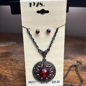 1928 Black and Red Pendant Necklace Set